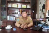 Plt Kepala Dinas Perkebunan Fakfak Widhi Asmoro Jati, ST. MT saat di temui wartawan sumut.tagarutama.com di ruang kerjanya (Dok. sumut.tagarutama.com)