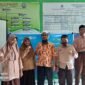 Kepala Sekolah MTs Tahfidzul Qur'an Muhammadiyah Fakfak ustadz Ramdan foto bersama Siswa dan siswa MTs Tahfidzul Qur'an Muhammadiyah Fakfak yang mengikuti kompetisi Olimpiade Bahasa Arab yang diselenggarakan oleh Forum Musyawarah Guru Mata Pelajaran (MGMP) Bahasa Arab seluruh Indonesia(Dok. sumut.tagarutama.com)