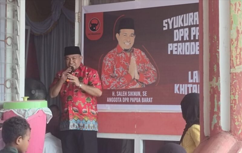 acara syukuran atas pelantikan Haji Saleh Siknun sebagai anggota Dewan Perwakilan Rakyat (DPR) Papua Barat untuk periode 2024-2029. Acara ini berlangsung pada hari Sabtu, 5 Oktober 2024, di Posko Tikar Rasa, Jalan Warahmade, Kelurahan Danaweria. (Dok. sumut.tagarutama.com)