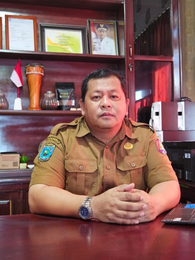 Plt. Kepala Dinas Perkebunan Fakfak Widhi Asmoro Jati, ST., MT saat ditemui wartawan sumut.tagarutama.com