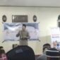 Ustadz Muhammad Misbahhus Salam menyampaikan materi kajian Nuzulul Qur'an yang diselenggarakan berkat kolaborasi Relawan Rumah Zakat Fakfak dan DKM Masjid Jabal Nur.