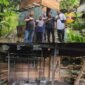 Foto. Plt Kepala Dinas Perkebunan Fakfak Widhi Asmoro Jati, ST., MT. Melalui Dinas Perkebunan Fakfak Pemerintah Daerah merealisasikan program pemeliharaan rumah pengasaran pala yang tersebar di sejumlah kampung.
