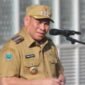 Bupati Fakfak Samaun Dahlan memberikan arahan saat apel seluruh ASN dilingkungan Pemerintah Kabupaten Fakfak. (Foto. Sekretariat Daerah Fakfak).